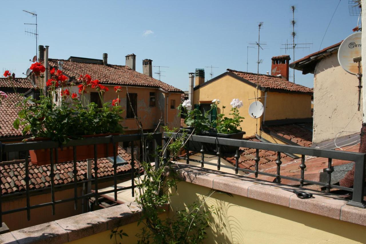 Alloggio Incantevole Sui Tetti Di Bolonia Exterior foto
