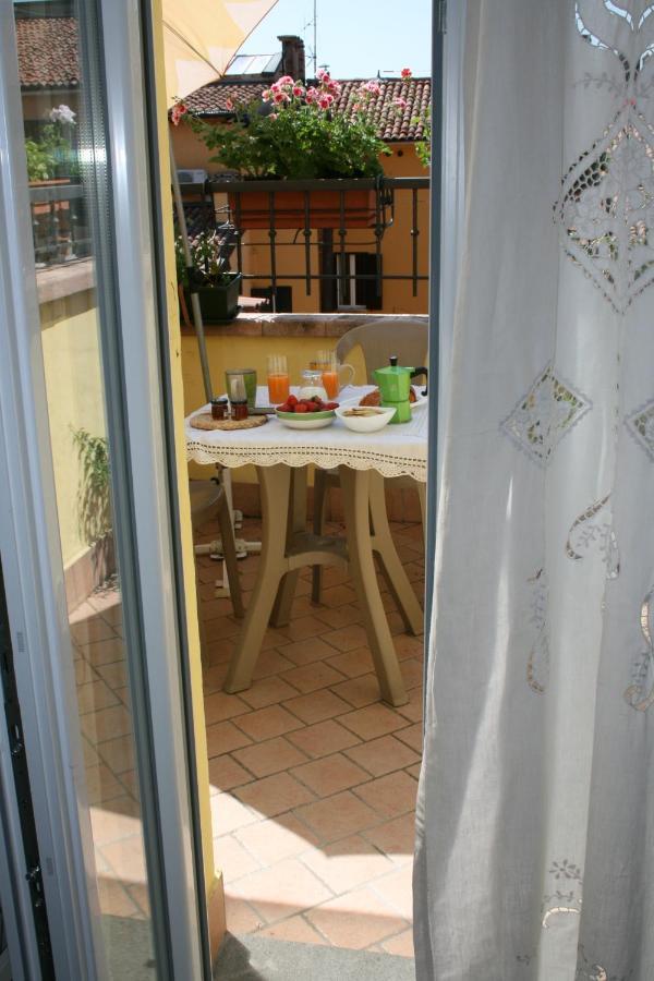 Alloggio Incantevole Sui Tetti Di Bolonia Exterior foto